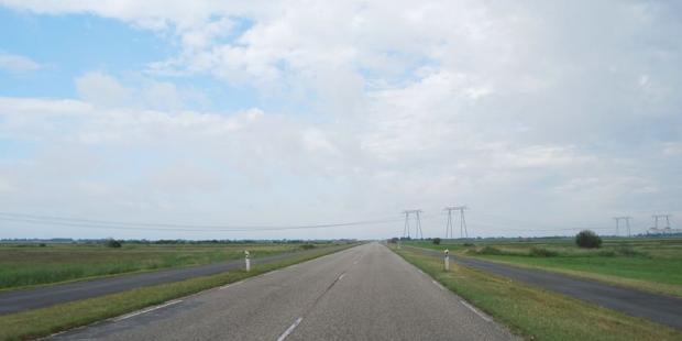 Les lignes à hautes tensions sont les seuls éléments de ce paysage à ne pas suivre la trame du réseau hydraulique - Braud-et-Saint-Louis 