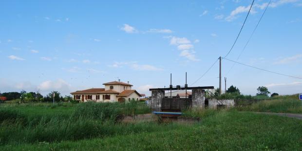 Les constructions banalisantes sont très visibles dans ces paysages ouverts - Saint-Ciers-sur-Gironde 
