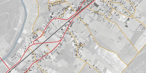 Les Eglisottes-et-Chalaures en 1950 et 2004 - Entre 1950 et 2004, les extensions lâches se multiplient au fil des routes autour de la commune, à partir des nombreux hameaux dispersés déjà existant. 