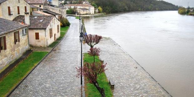 La qualité et les dimensions de la cale et des quais marquent l'importance passée de ce port sur la Dordogne - Branne
