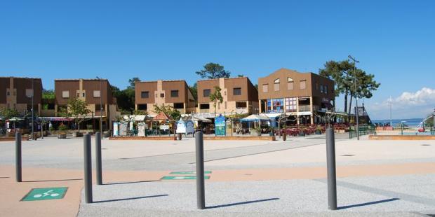 L'esplanade touristique de Maubuisson, la ville lacustre - Carcans