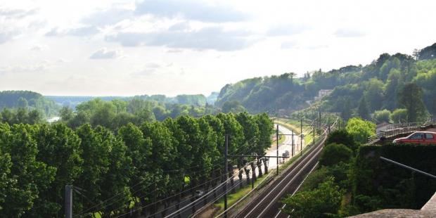 La ligne Bordeaux-Toulouse se glisse dans la vallée de Garonne - La Réole 