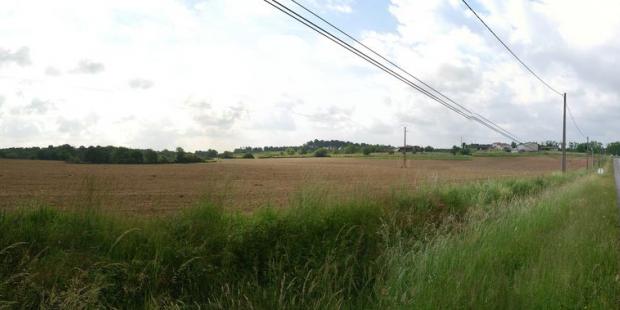 Les grandes étendues labourées dégagent de larges horizons - Labescau