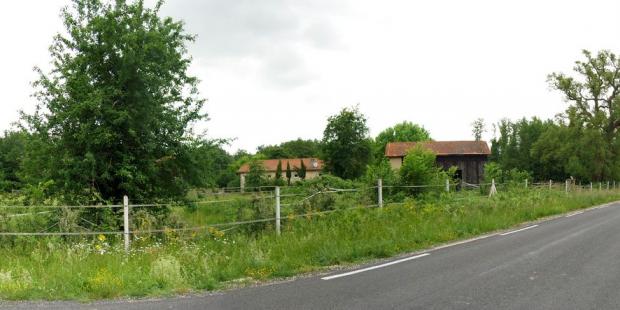 Une ferme isolée dans sa clairière - Auros 