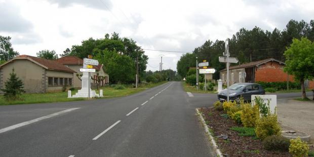 Cauvignac est implanté au croisement de deux routes 
