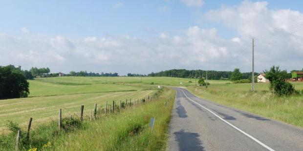 Les ondulations des collines se révèlent en descendant vers le sud - Aillas