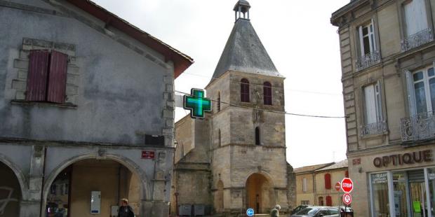 L'église de Créon, située au sud de la place en suivant la diagonale 