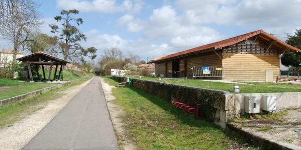 L'ancienne emprise ferroviaire accueille aujourd'hui une piste cyclable - Créon 