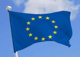 drapeau européen dans le ciel