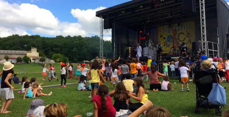Scène principale du festival B&C pour les 3-11 ans