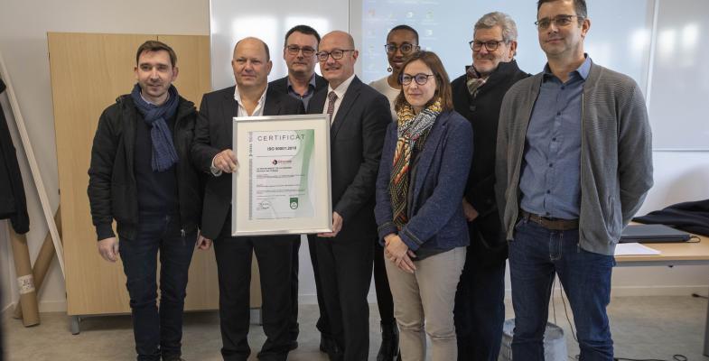 Le Département de la Gironde reçoit des mains de DEKRA la certification ISO 50001 pour sa gestion de l'énergie dans les collègess