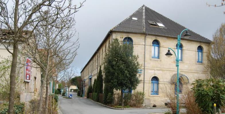 Réhabilitation d'anciens bâtiments industriels proches du centre - Saint-Seurin-sur-l'Isle
