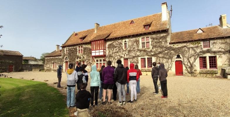 Les élèves au château Puyfromage