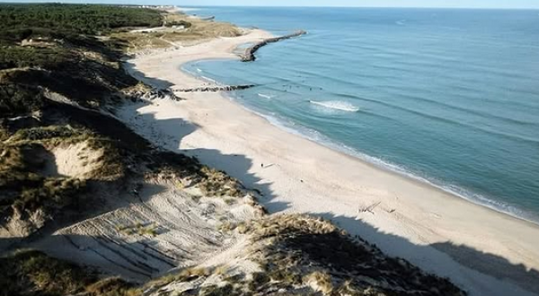 vagues de la plage des Cantines au Verdon sur mer