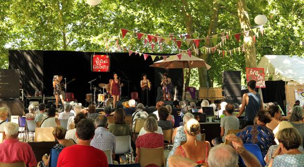 Concerts sous les platanes