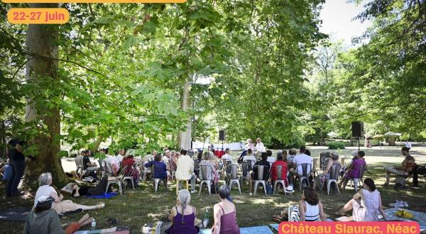 Le samedi 27 juin, la littérature prend vie sous les arbres centenaires du jardin classé remarquable du Château Siaurac, à Néac (Lalande de Pomerol)