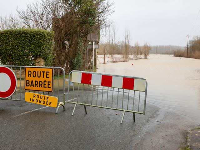 route barrée, route inondée